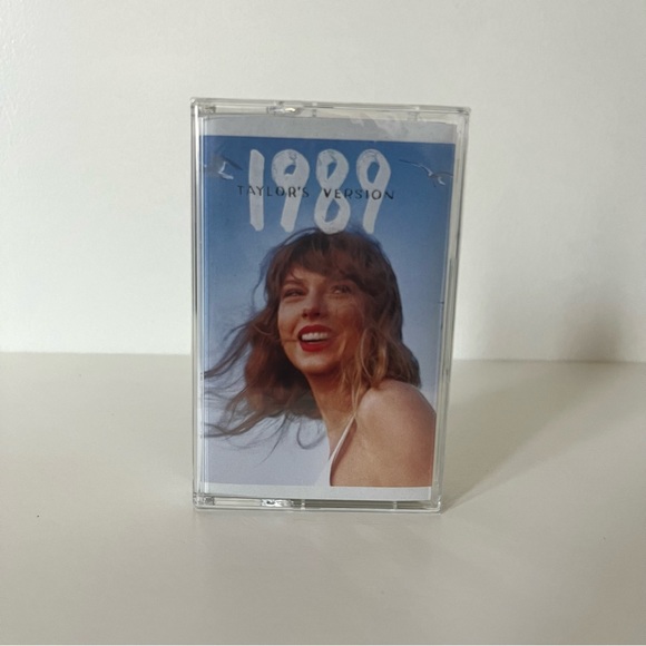 NWT Taylor Swift “1989 (Taylor's Version)” Cassette - Picture 12 of 13